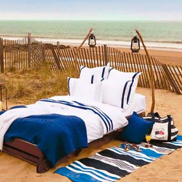 Colchonería Duérmete cama sobre la arena